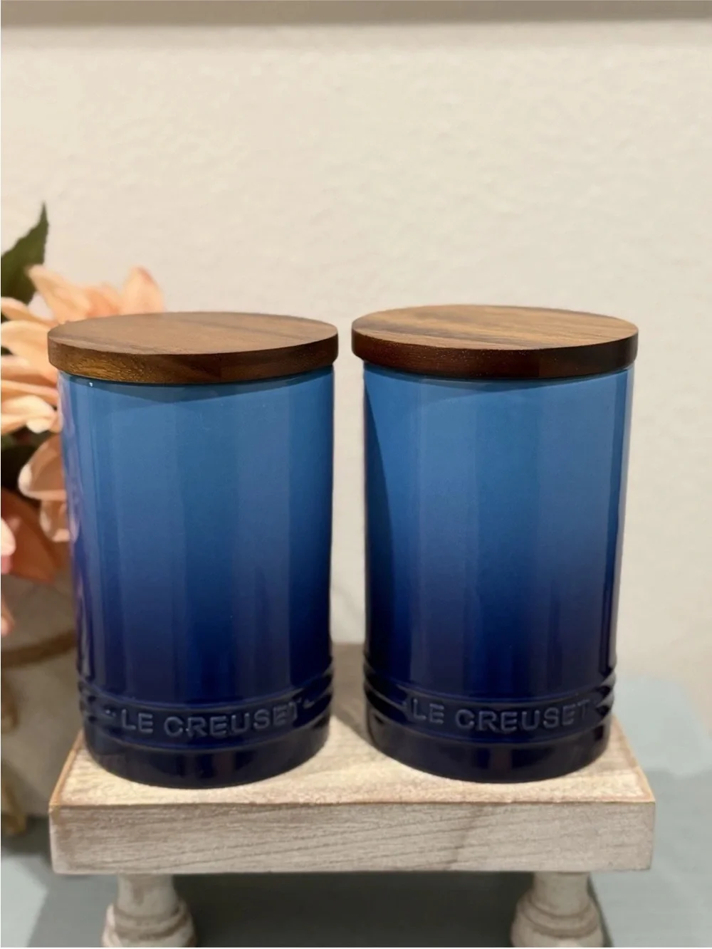 2Le Creuset AZURE BLUE Stoneware Signature Storage Canister Wood Lid 26oz /770ml